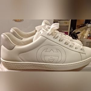 GUCCI Calfskin Interlocking G Perforated Womens Ace Sneakers